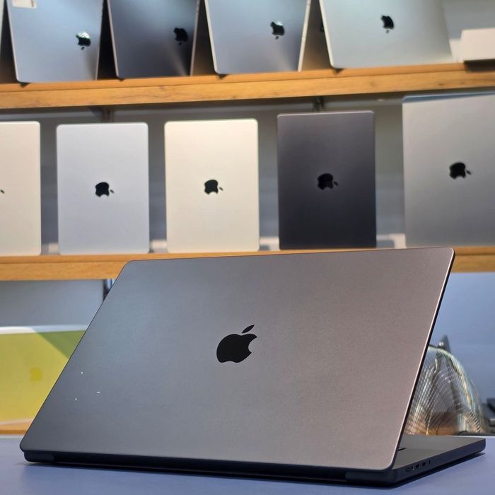 MacBook Pro M3 Max 48RAM