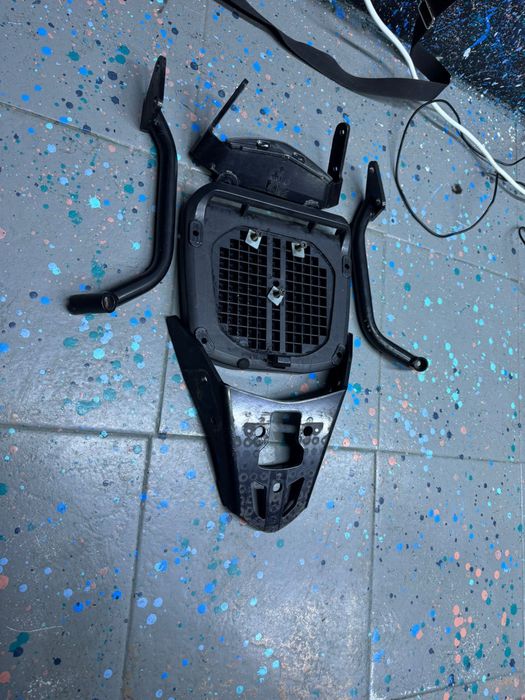 Suzuki GSR 600 top case