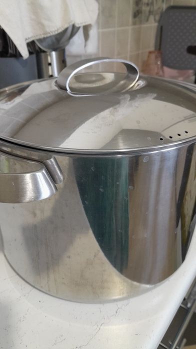 Продам две кастрюли