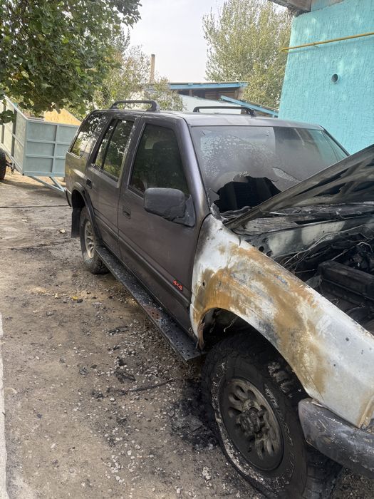 Машина Opel Frontera