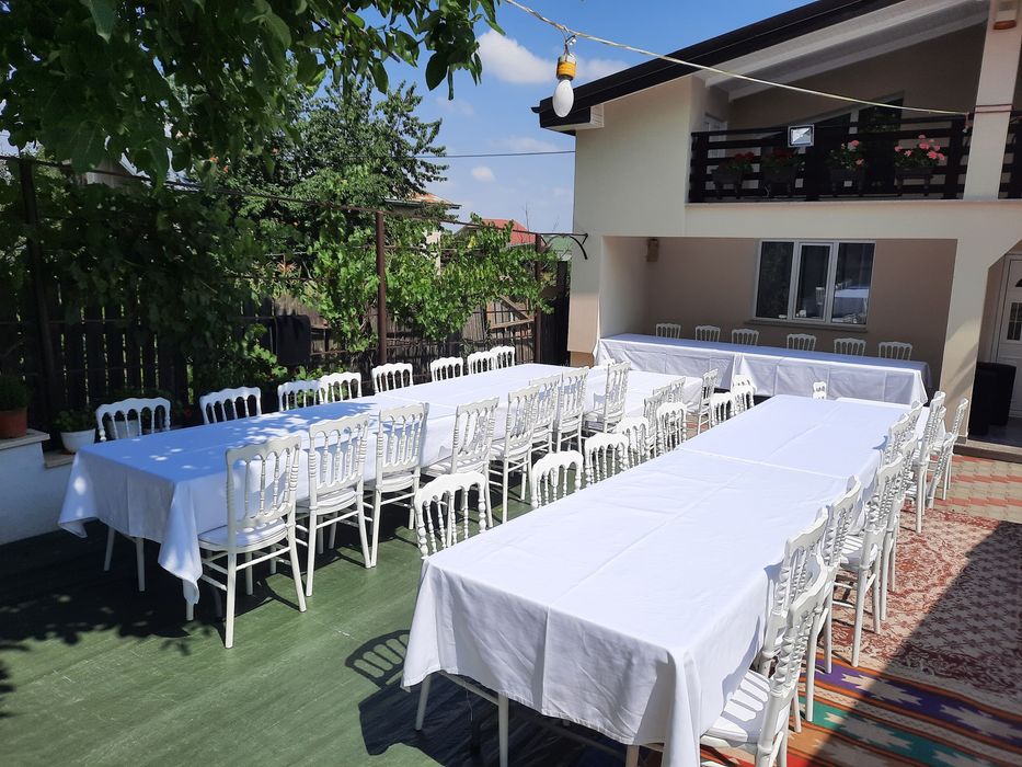 Mese și scaune de închiriat