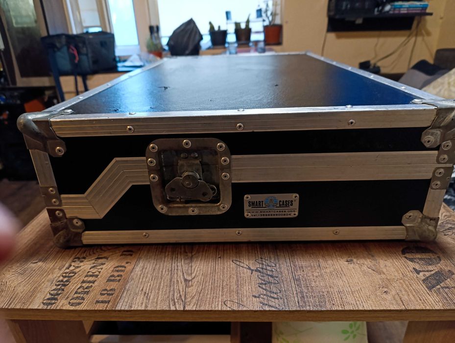 Твърд кейс за DJ музикант