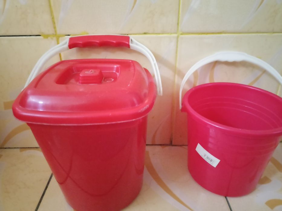 Трубочки для коктейля и пластиковая посуда