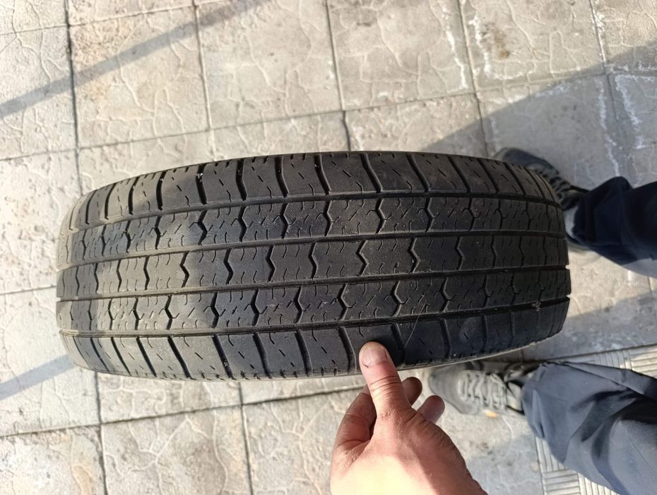 Продам комплект  шин