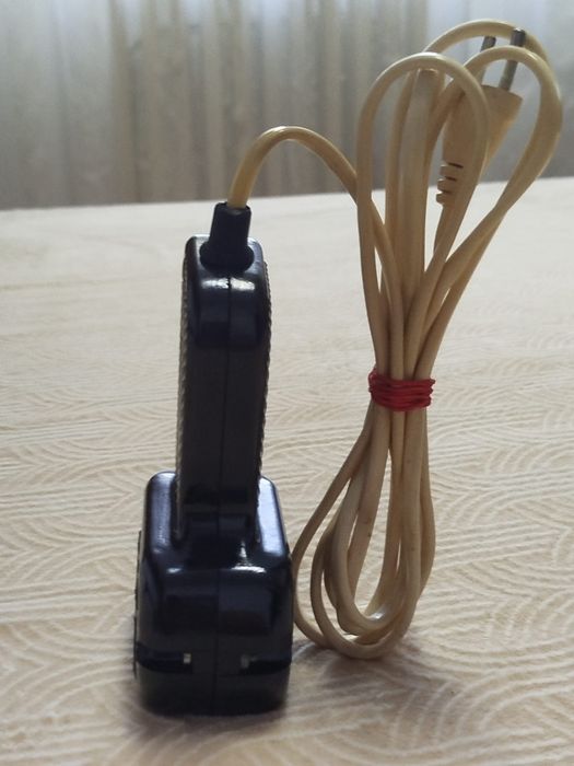 Pistol de lipit negru