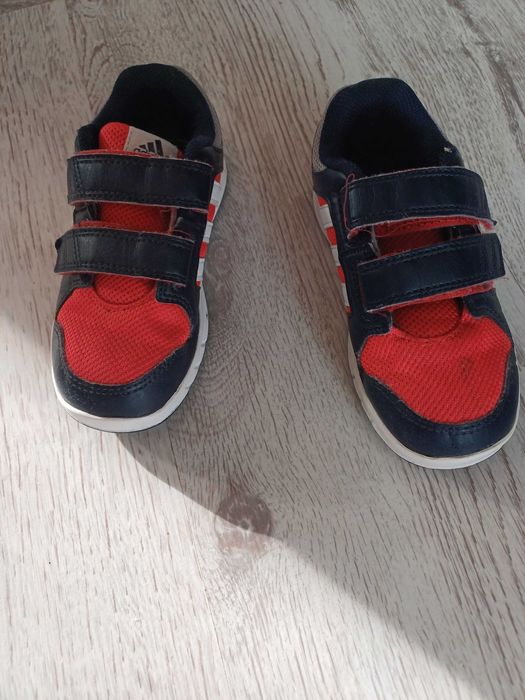 Маратонки Адидас, номер 26 и половина