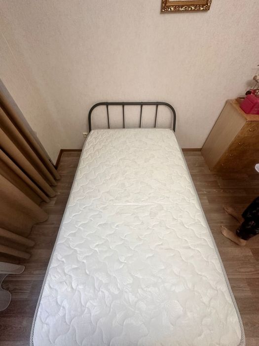Продам кровать с матрасом