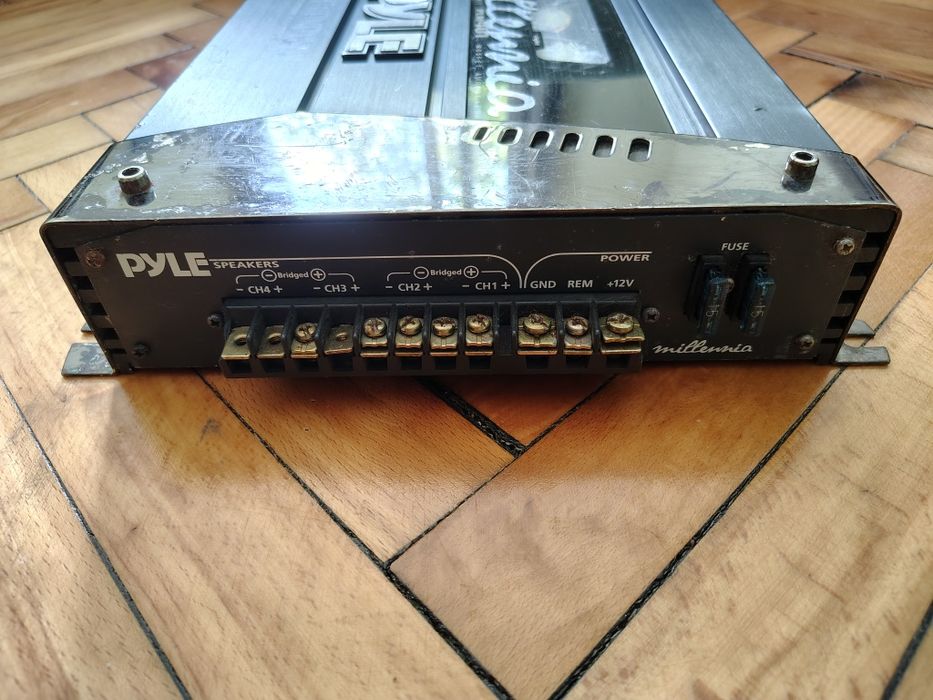 Усилвател Pyle PLM401 и Sony XM-460GTX