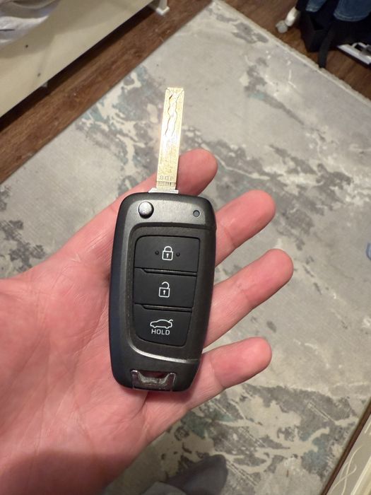 Продаю ключи на hyundai elantra 2022