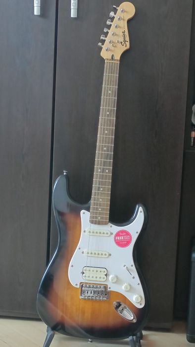 Chit.Squier by Fender