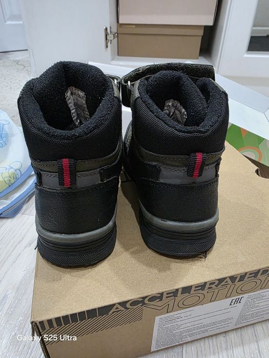 Продам весенние ботинки 27р