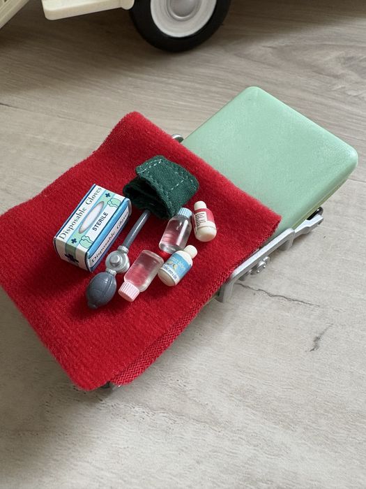 Familii Sylvanian Ambulanta