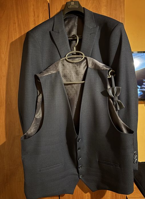 Мъжки официален костюм