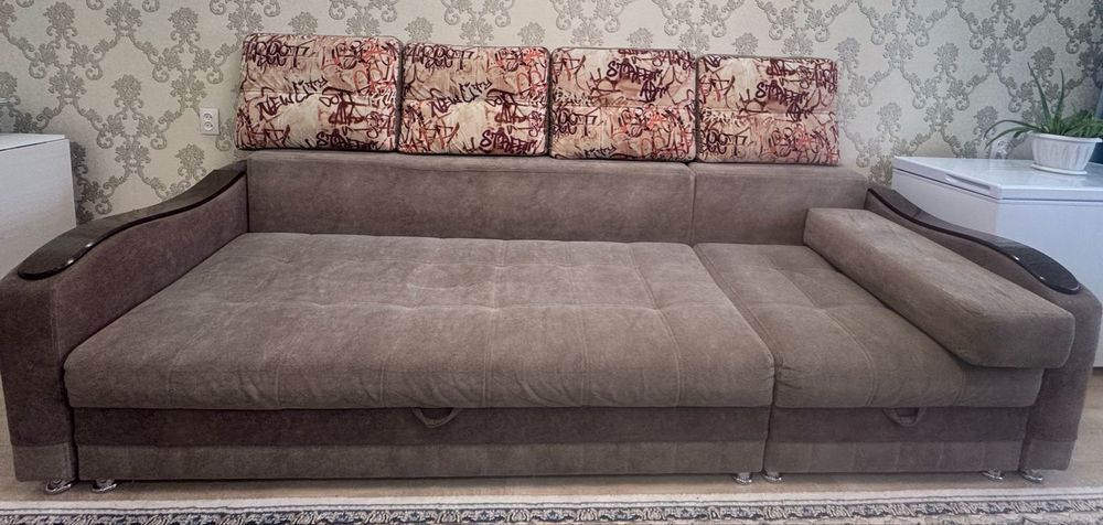 Продам диван 3  метровый