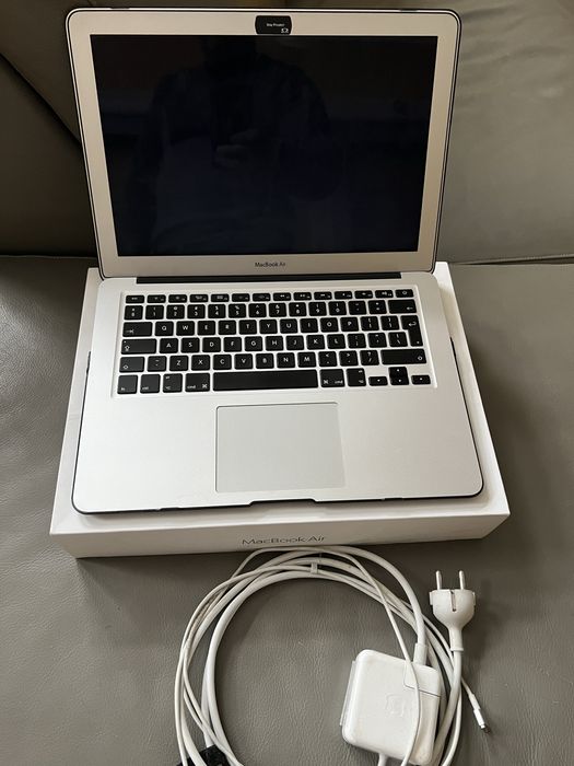 Macbook Air 2017 - A1466 - licenta de Office 2019