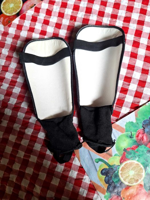 Футболни предпазители за крака