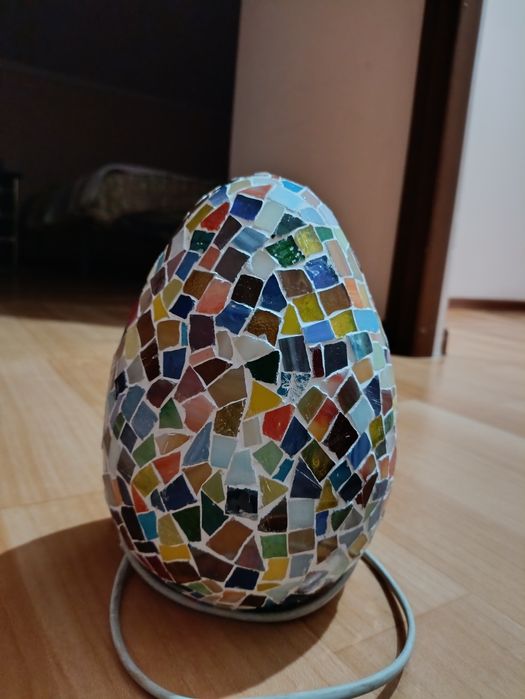 Светильник в форме яйца