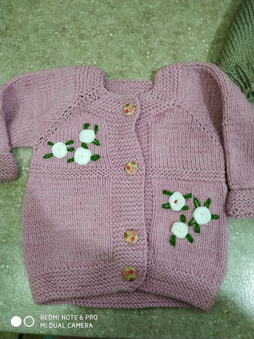 Вязаные детские кофточки (новые)