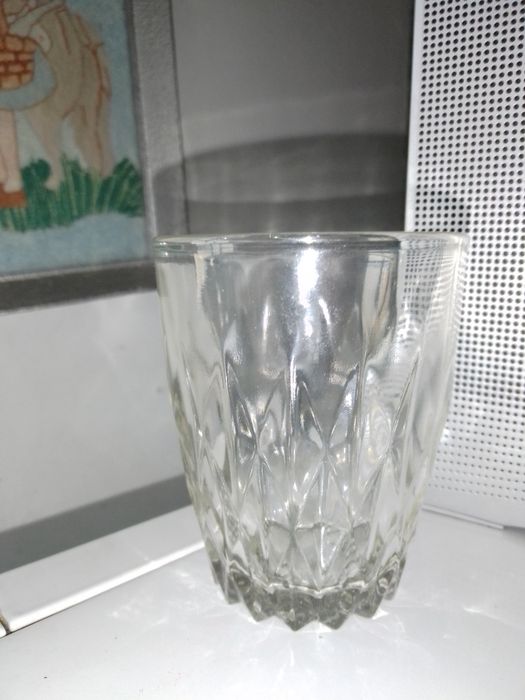 Бълг.порцелан, 6 чинии, ножове,купи,винен сервиз