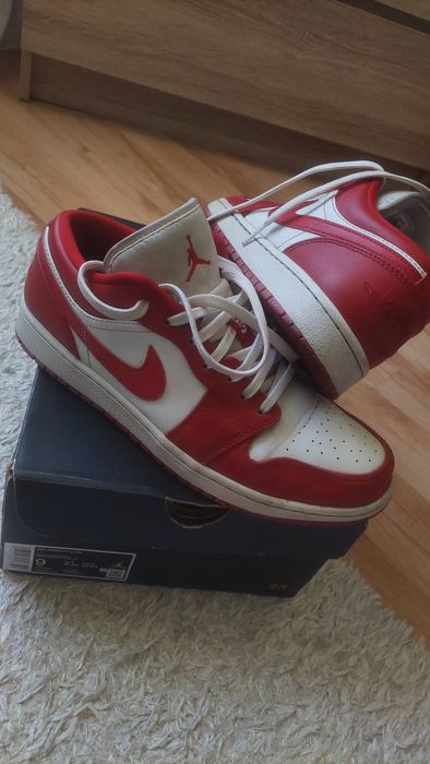 Vând Jordan 1 gym red