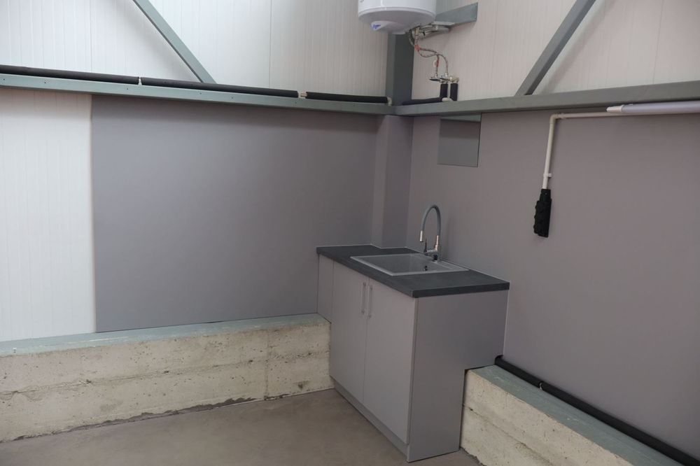 Автосервиз 200 кв.м с 4 подемника – база за бусове + 10 паркоместа