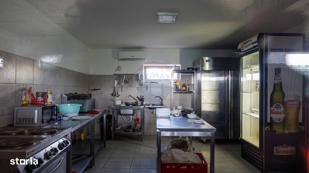 Vanzare casa cu restaurant, terasa si teren intravilan liber - Titu