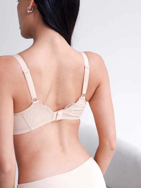 Бежов сутиен за кърмачк