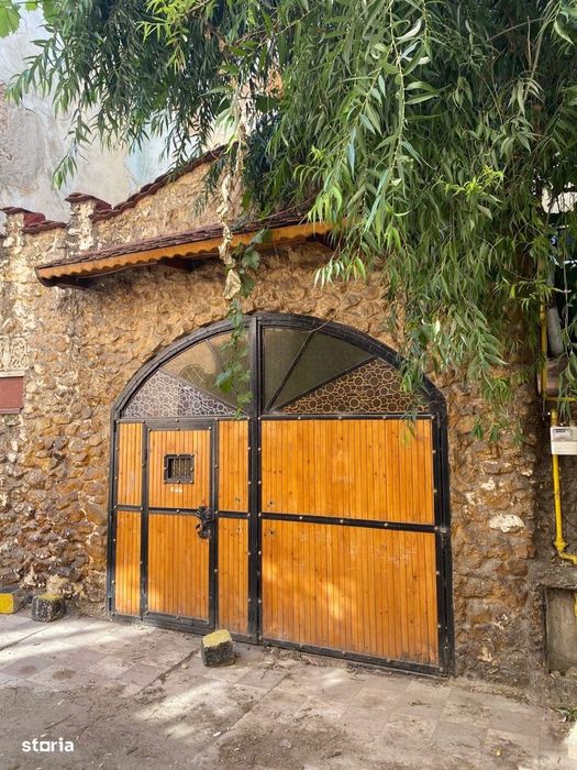 Propun spre vanzare vila in zona zero universitate 308 mp