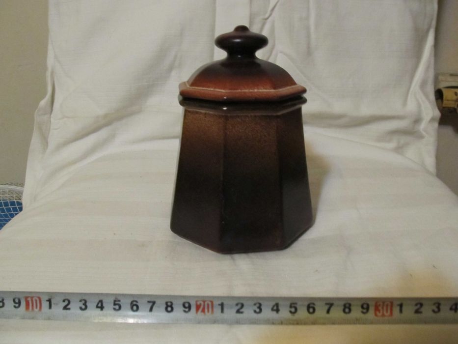 керамичен съд за съхранение