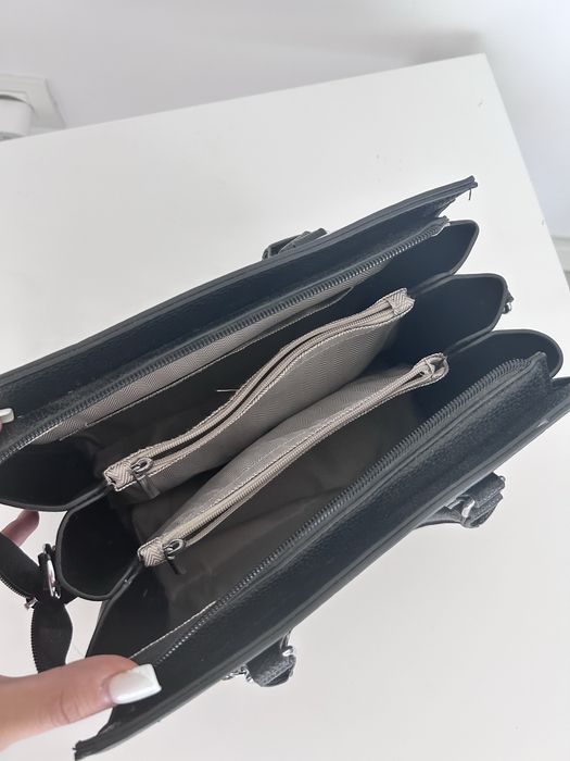 Geantă Neagră Guess