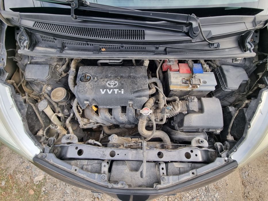 Продам таёта ярис 2012