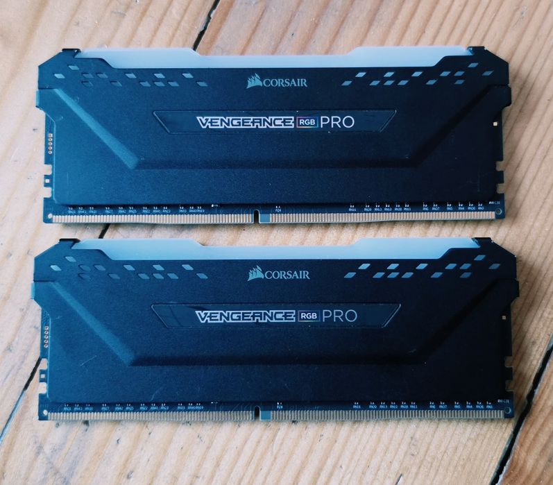 32GB RAM 3600MHz Corsair RGB PRO