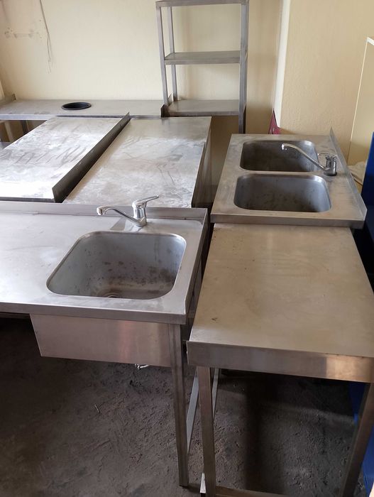 Маси с мивка и плотове от инокс