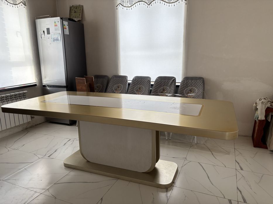 Продаю большой стол