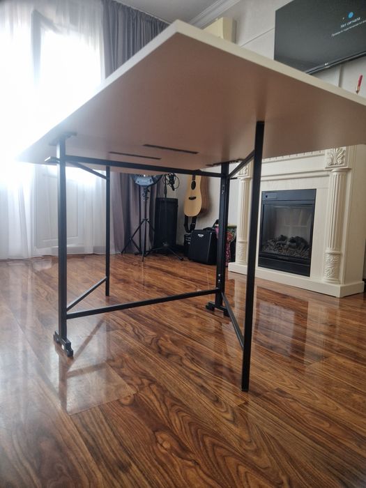 Стол кника лофт с металлическим  подстольем