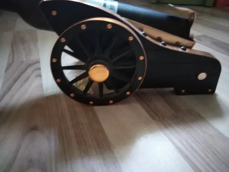 декоративна стойка за бутилка