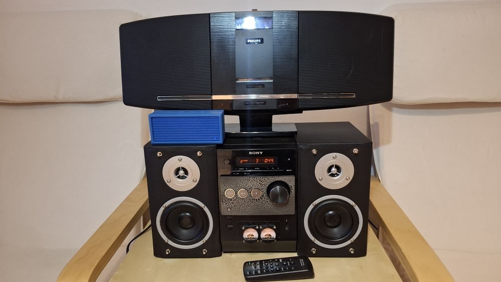 Boxa portabila combina audio muzicala microsistem.