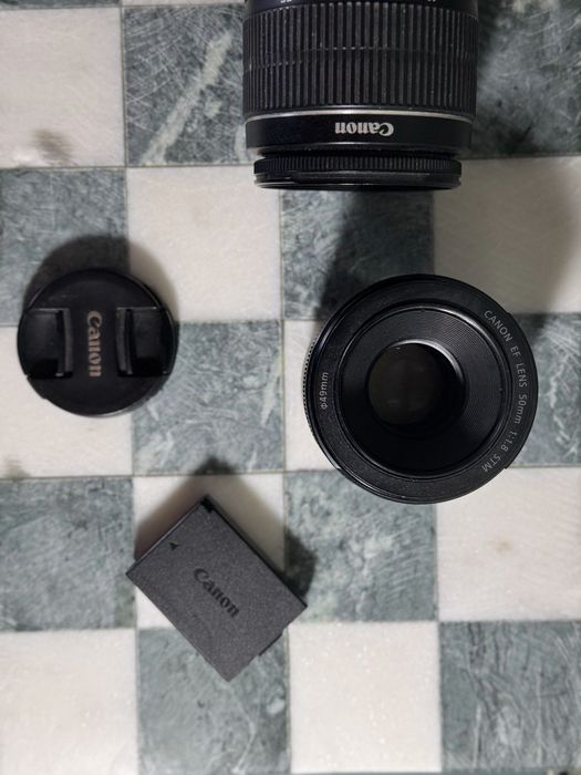 Canon EOS 2000D – kit complet pentru începători (DSLR 24 MP, Wi-Fi)