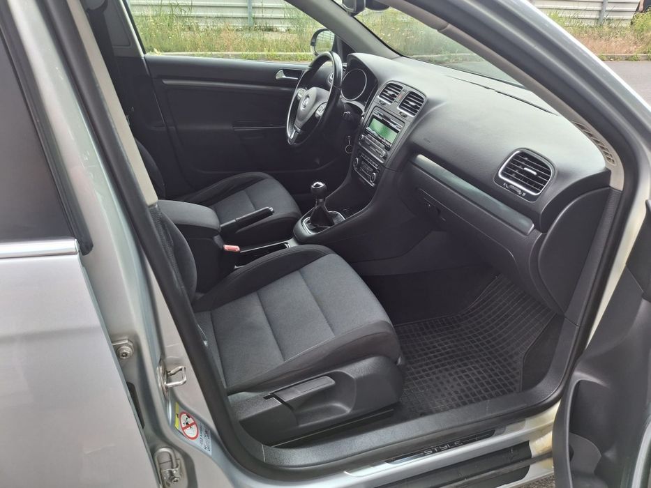 Volkswagen Golf 6 Style – 2012 1.6 diesel euro 5 
Motor 1.6 Diesel Euro 5, 360.000 km.