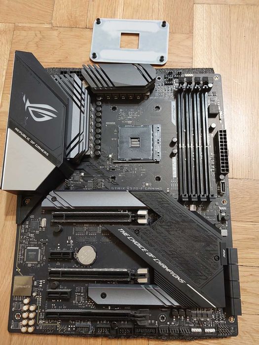 AMD Ryzen 7 5800X + Asus ROG StriX X570-F Gaming