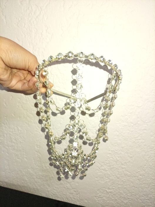 Diadema bir marotaba taqilgan