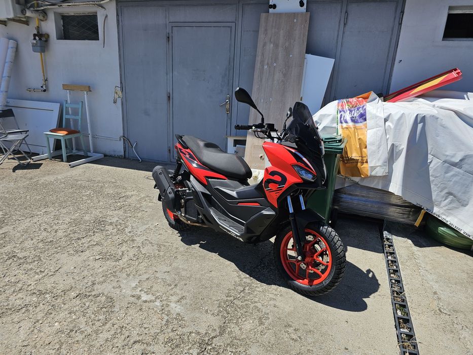 Scuter Aprilia  SR GT  125 nou vs Honda PCX 125, Yamaha NMAX 125