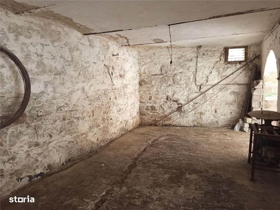 Oravita, Casa cu Spatiu Comercial, Zona Lacul Mic, Pret Negociabil