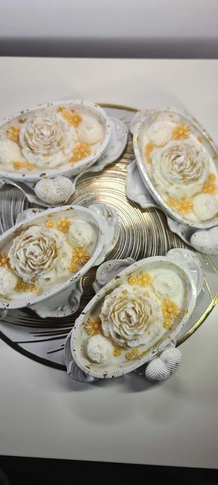 Свещи цветя от соев восък в гипсокерамични ръчно изработени изделия