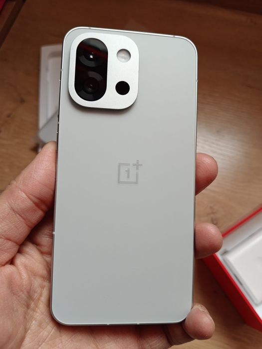 OnePlus 13T, 12/256 gb.
