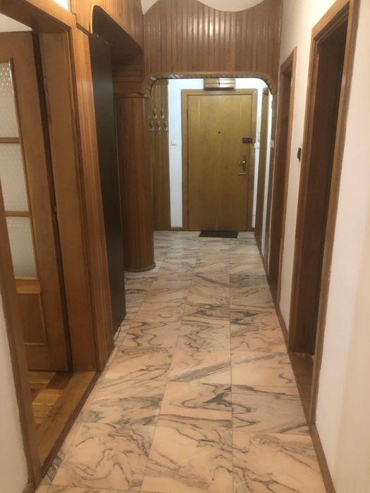 Inchiriez apartament trei camere in asociatie