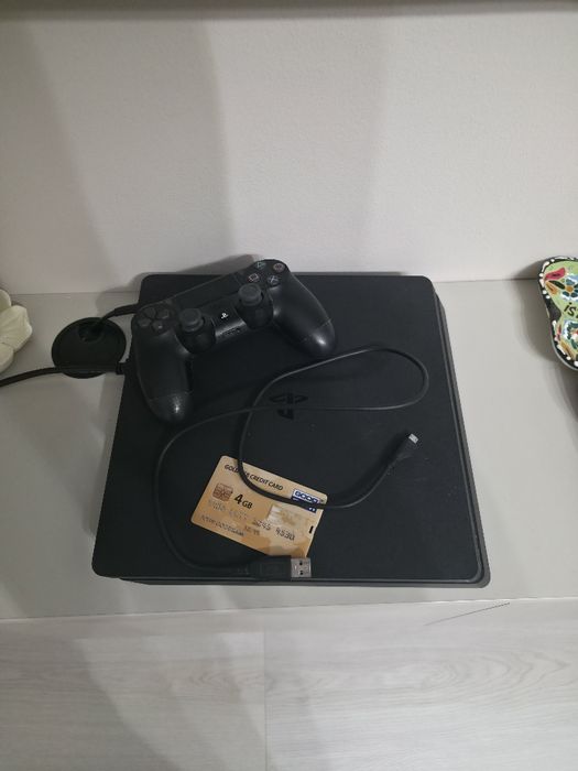 Consolă Sony PlayStation 4 Slim 1TB + controller original