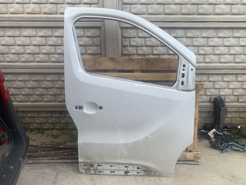 Usa fata renault trafic 3/opel vivaro partea/dreapta an 2014/2015/2024