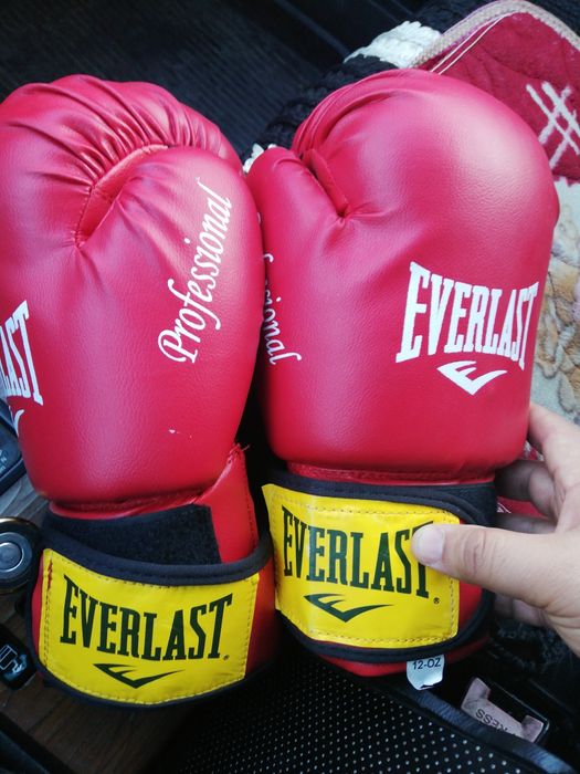 Продам перчатки боксёрские