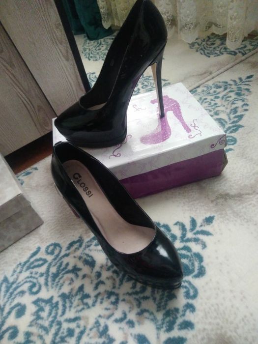 Zamonaviy ayollar tuflisi